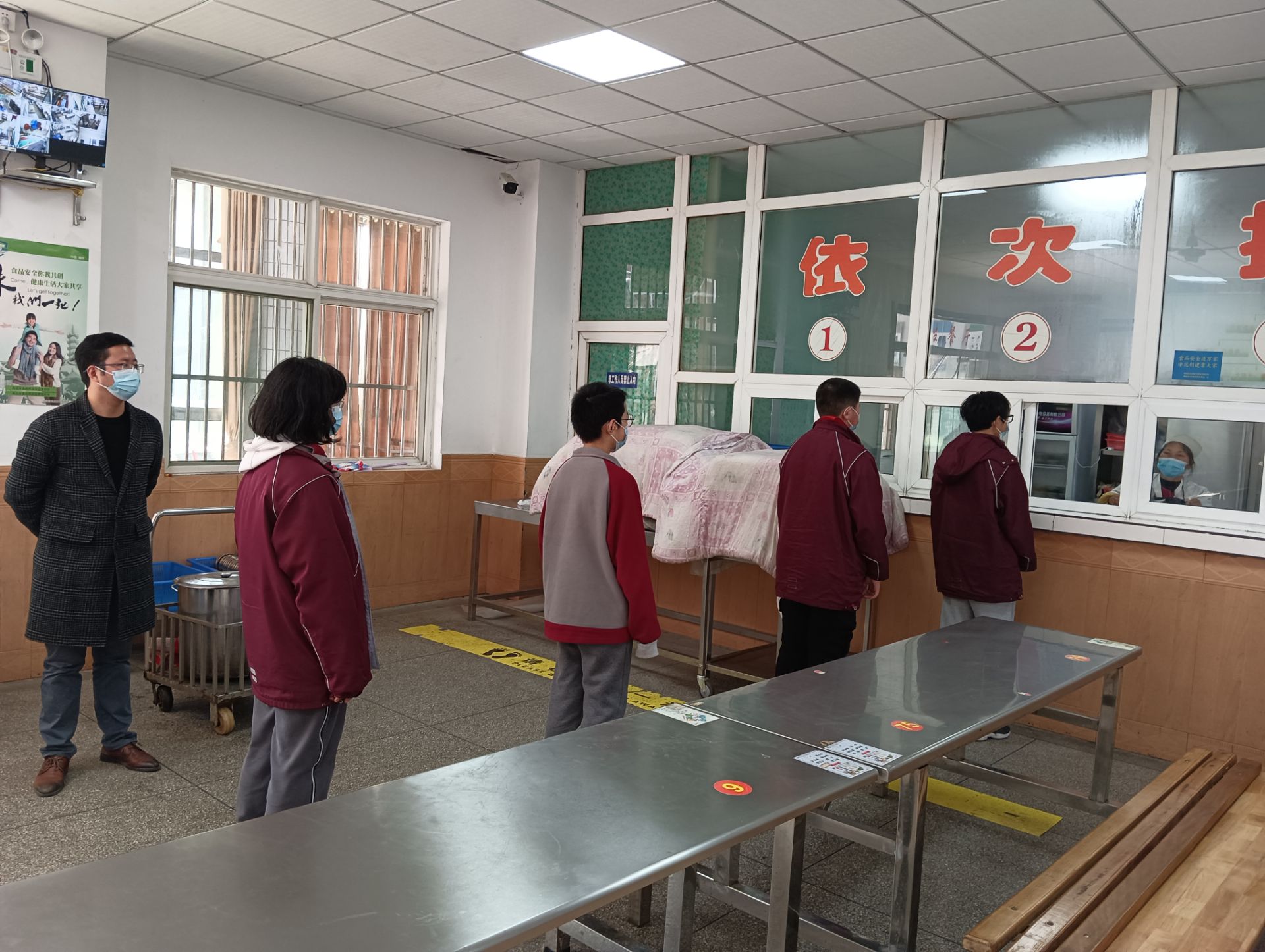营防中学开展疫情防控应急演练活动_html_m601db314.jpg