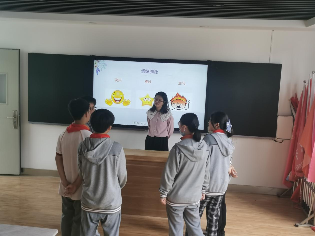 【尊荣营中】南京市营防中学开展心育委员团辅活动之打开情绪窗户(1)_html_m281f9915.jpg