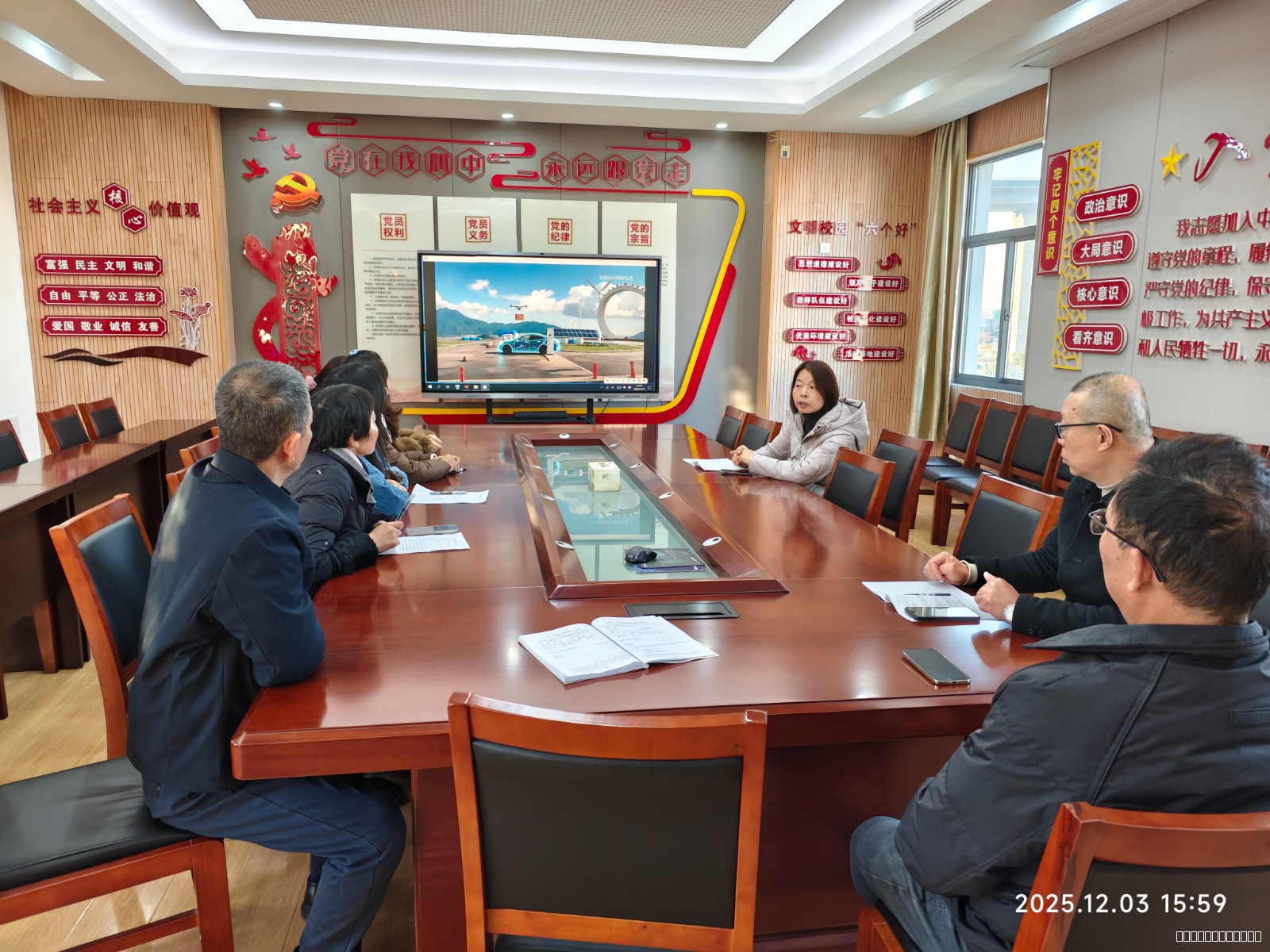 【诚达石小】深学创新理论 实干践行初心——栖霞中心校党支部开展专题学习与义务劳动活动2.jpg