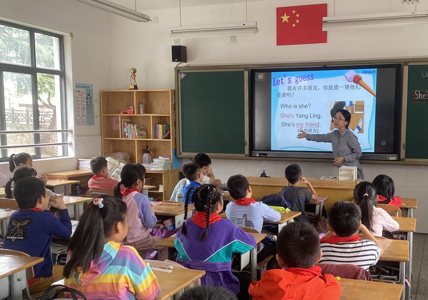 炼油厂小学英语教研组开展校本主题研修活动图片1.jpg