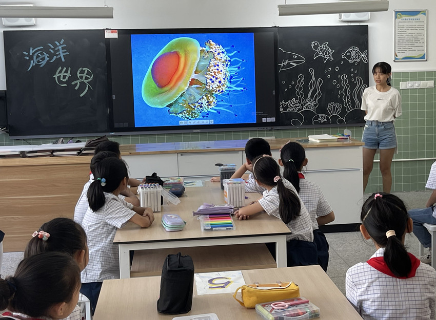 210926华小综合组开展校本主题研修活动之三《海洋世界》 图片2.jpg