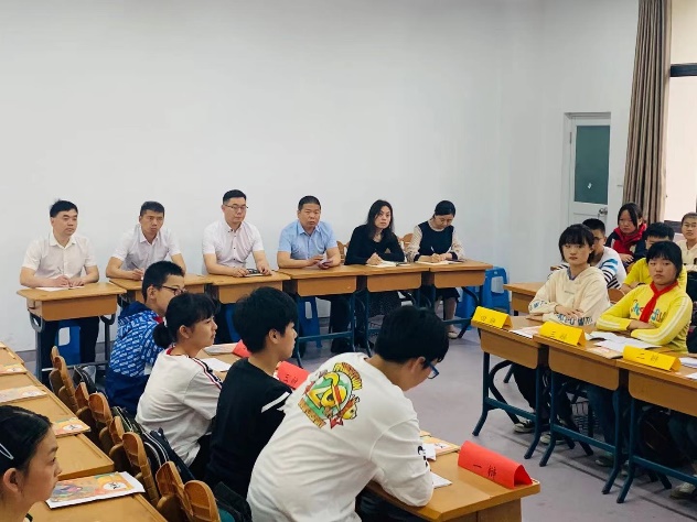 陕西省商洛市教育代表来燕子矶中心小学参访_html_m6fd8683.jpg