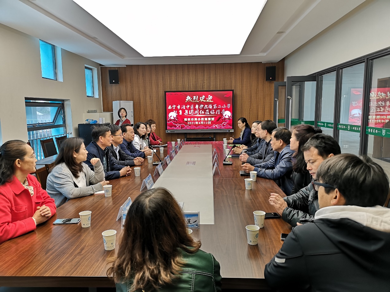 青海省湟中小学到燕子矶中心小学参观访问_html_3eb77021.jpg