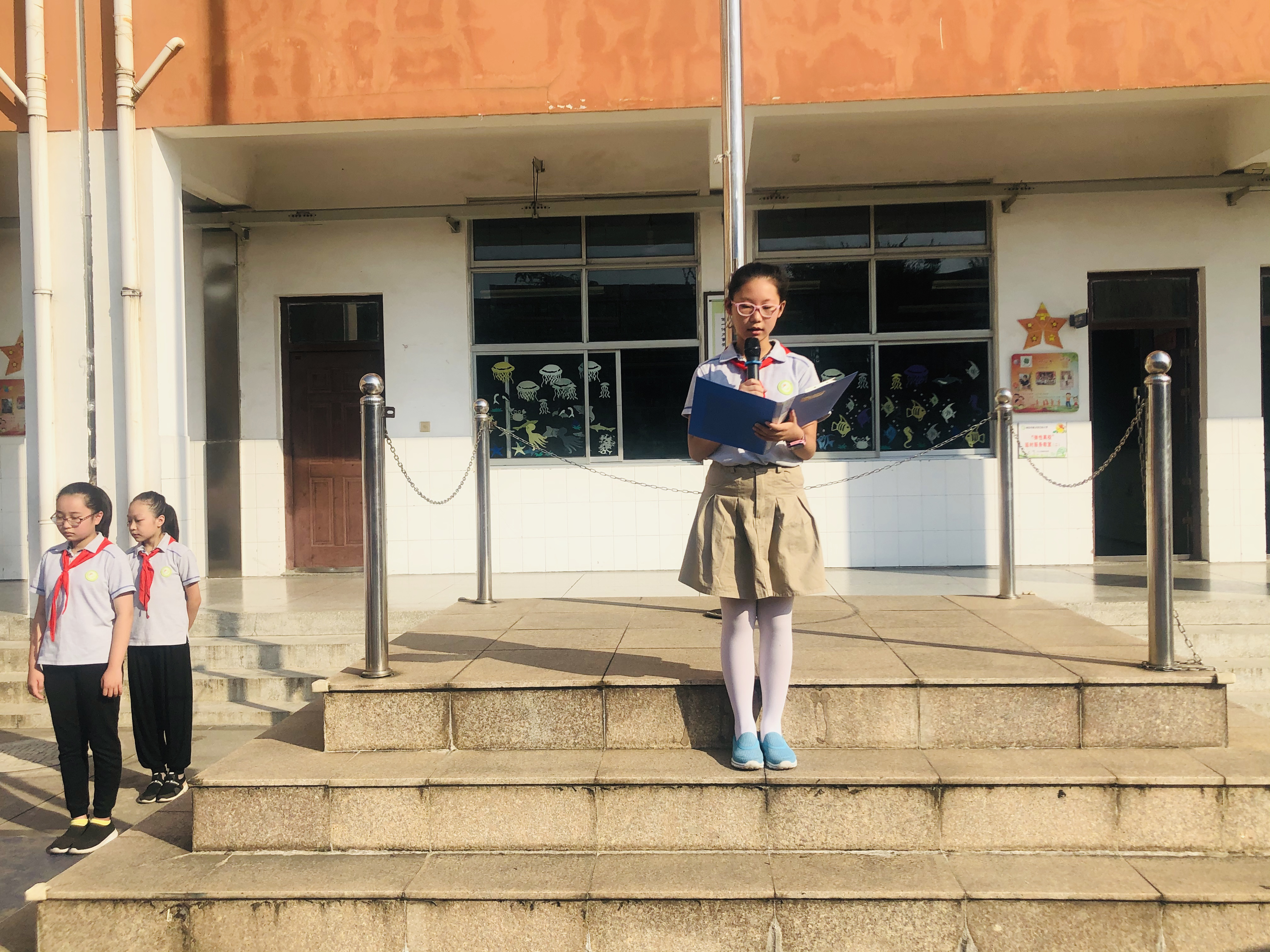 【悦群燕小』桃李满天下 难忘恩师情——燕子矶中心小学第一周升旗仪式