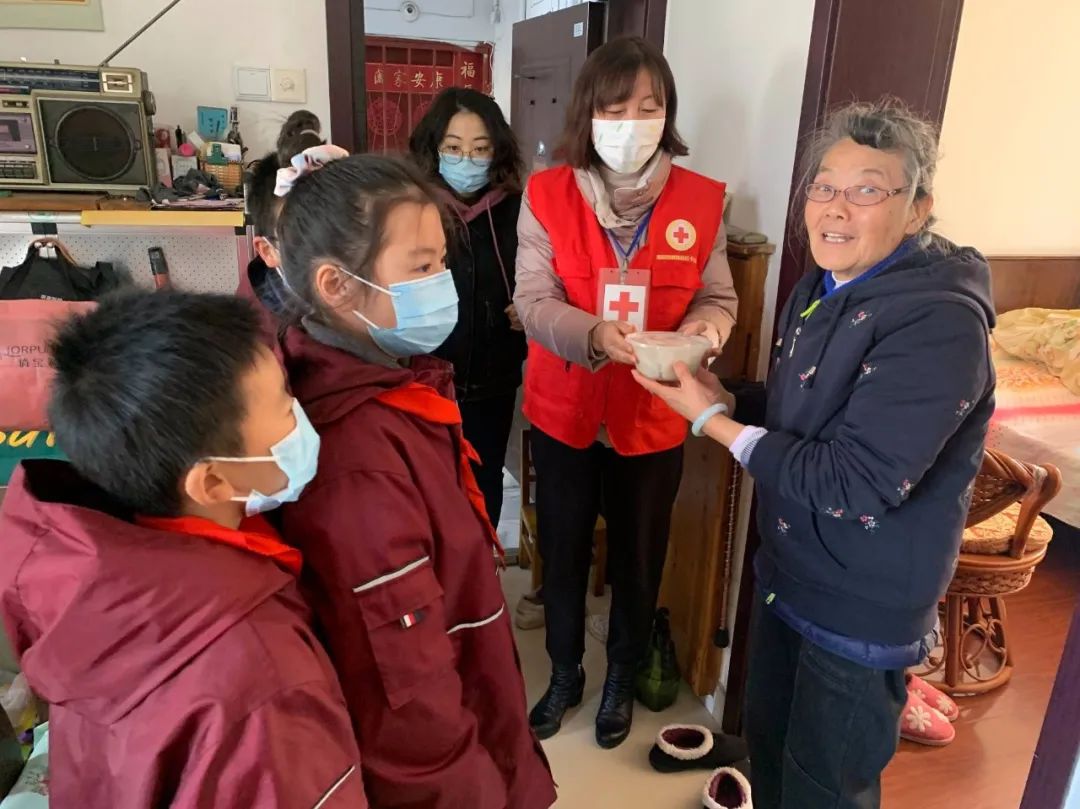燕子矶中心小学召开四月师德师风警示教育培训会_html_982452b.jpg