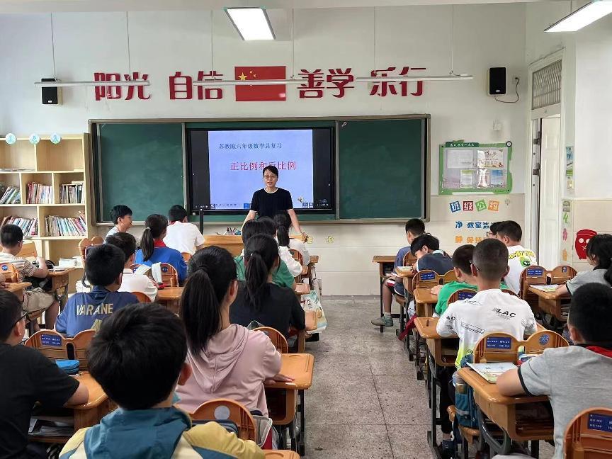 复习课报道_html_m8f97f83.jpg