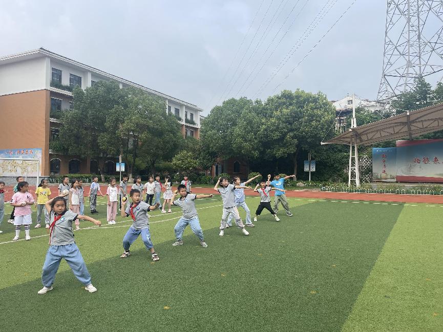 嘉年华报道_html_65dd5d3c.jpg