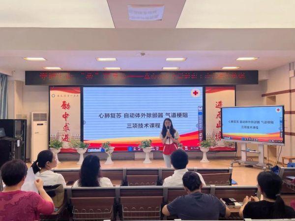 为了增强学校教职工的安全急救知识_html_me9e210d.jpg