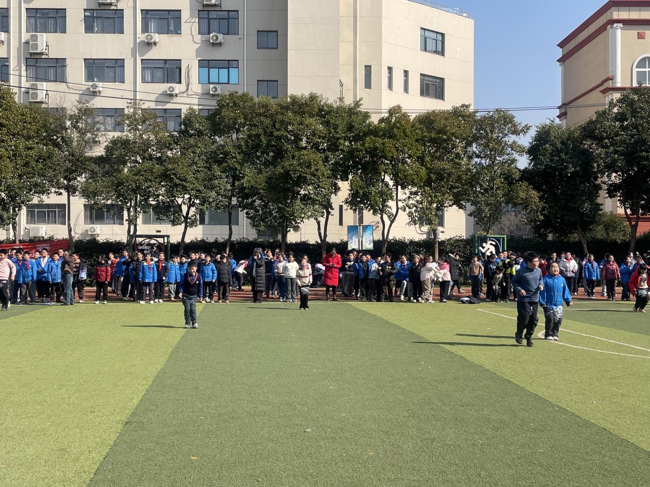 阳光体育 向阳生长——215专项行动  幕小已行动_html_30ac570f.jpg