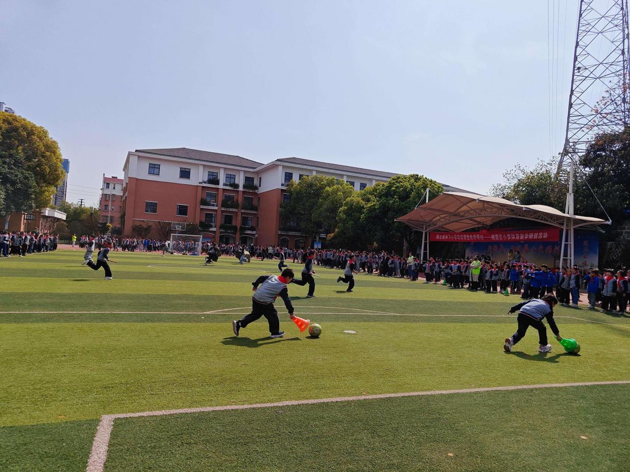 核心素养下小学田径课堂教学研讨_html_6712be1b.jpg