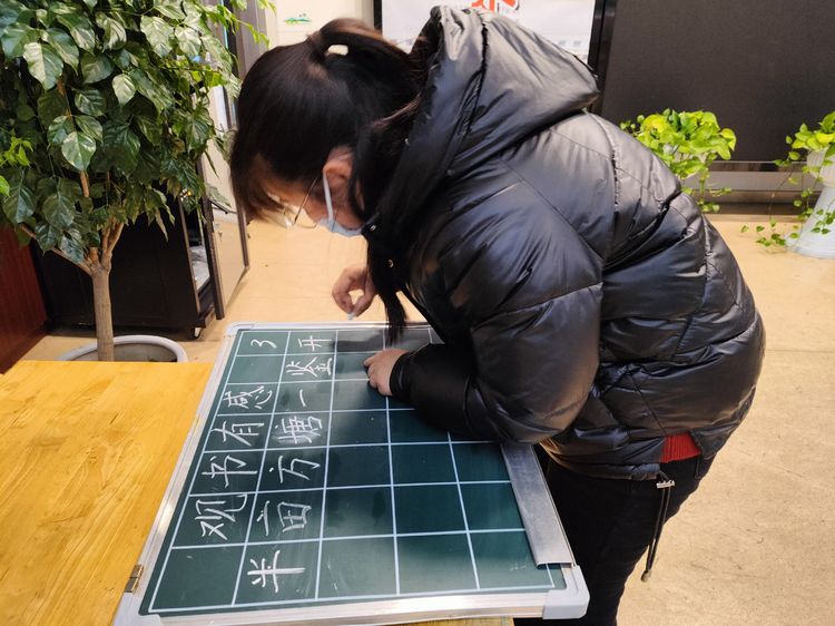 文字文稿1_html_mc1c0d71.jpg