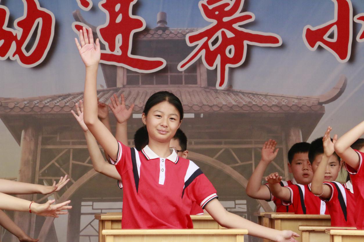 艺术展演报道_html_m59100bc9.jpg