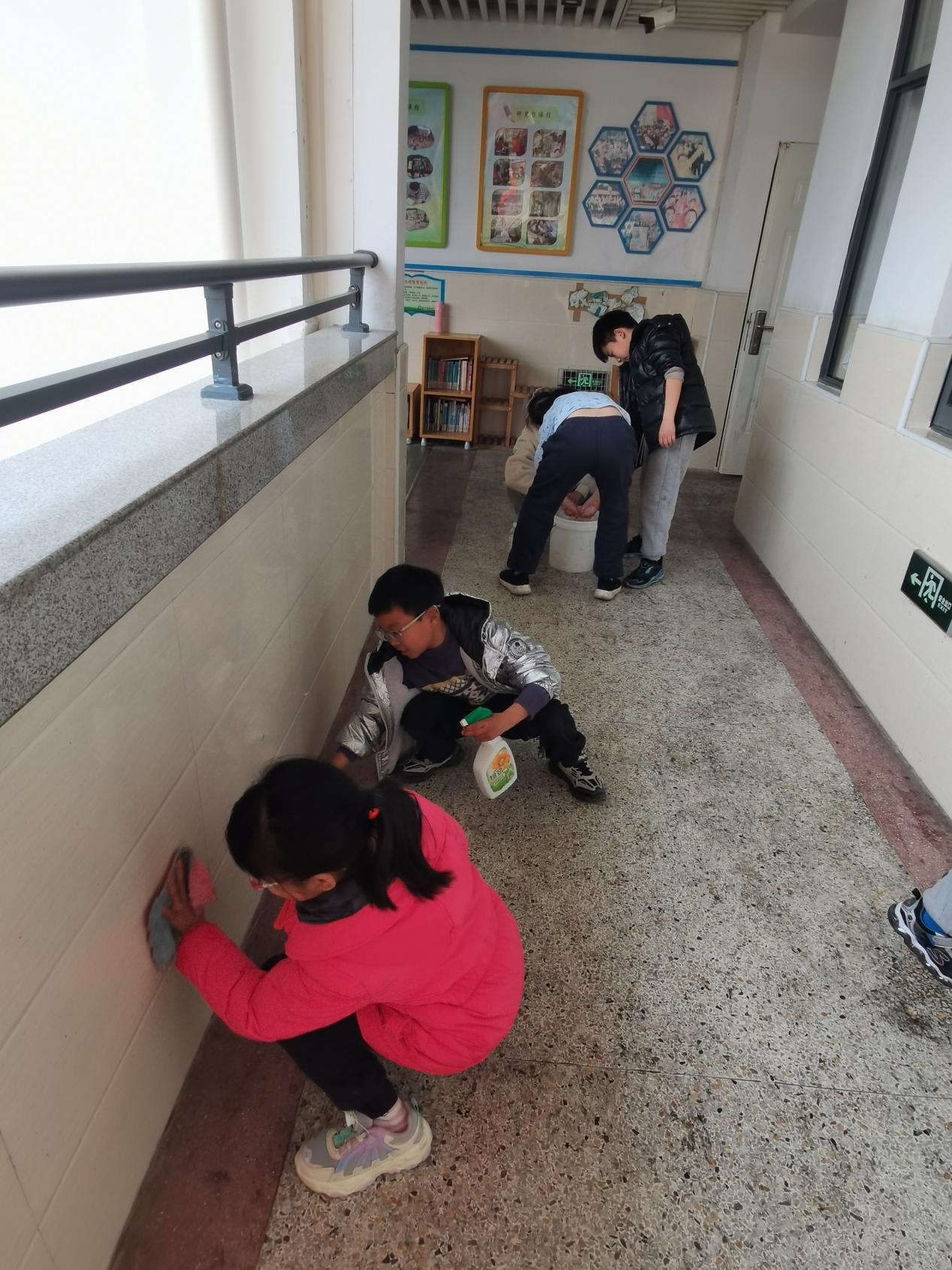 全校大扫除新闻稿_html_100c85fc.jpg