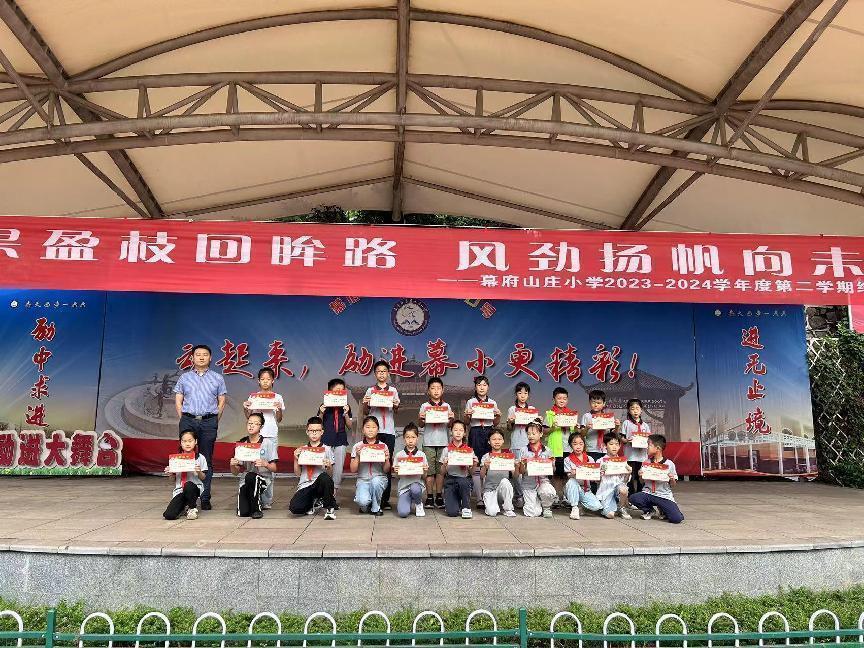 结业新闻稿_html_m4d4ef78d.jpg