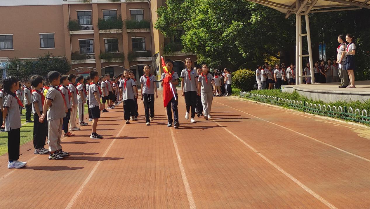 9.9升旗仪式教师节_html_6cd35a0b.jpg