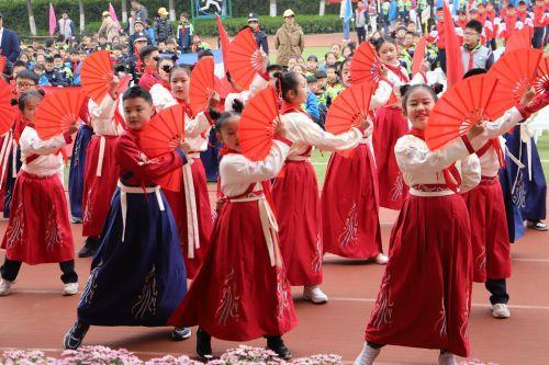 幕府山庄小学“阳光运动 快乐成长”春季运动会(2)(1)_html_11f82cfa.jpg
