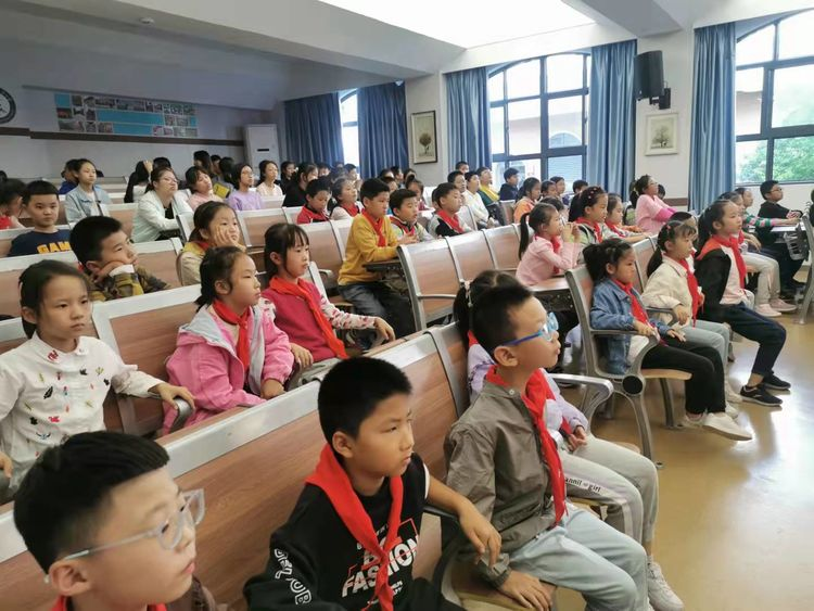 幕府山庄小学开展学生网络文明安全教育活动_html_1fdcd6fb.png