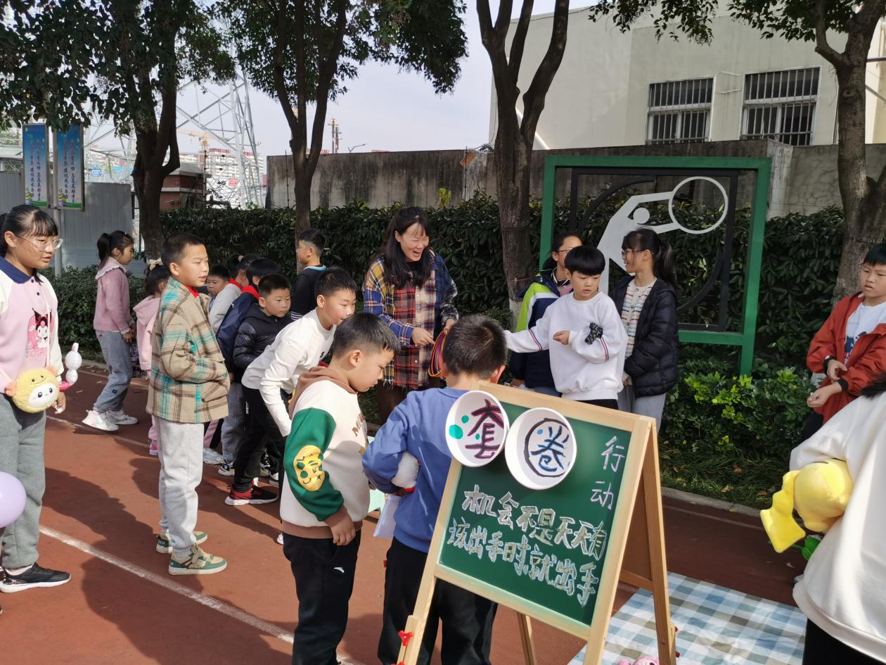 爱心义卖新闻稿_html_m6c3cf1ab.jpg
