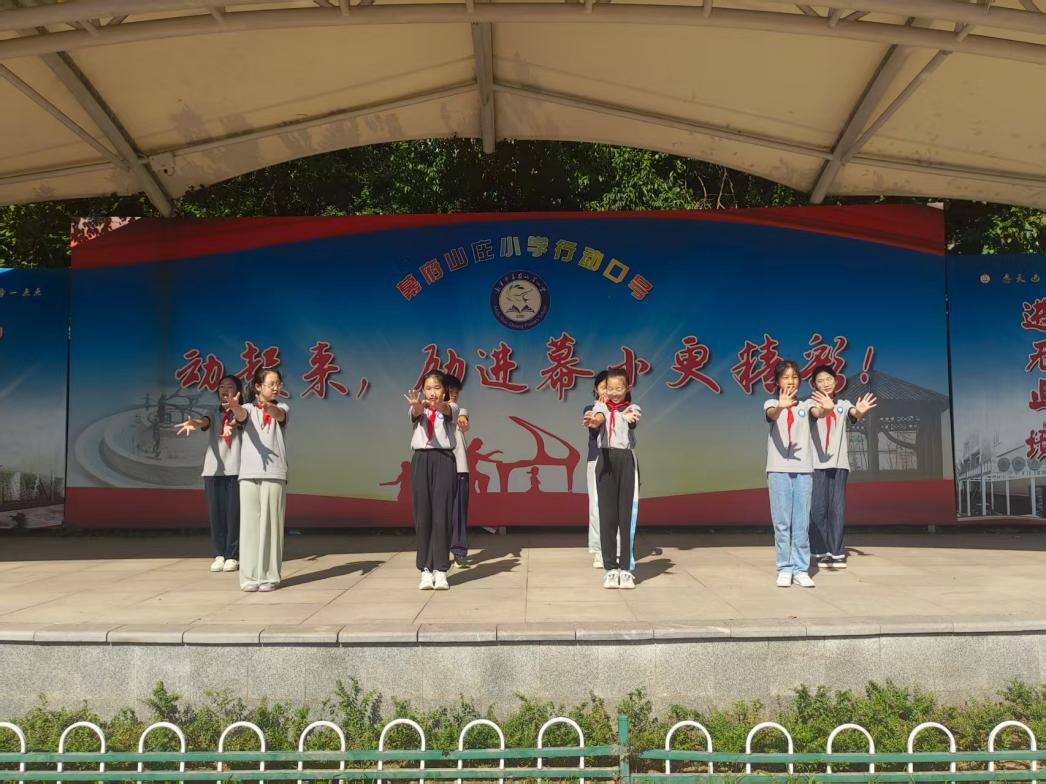 第三周升旗新闻稿_html_m709d7126.jpg