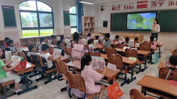 一年级报道_html_48d9c1a2.jpg