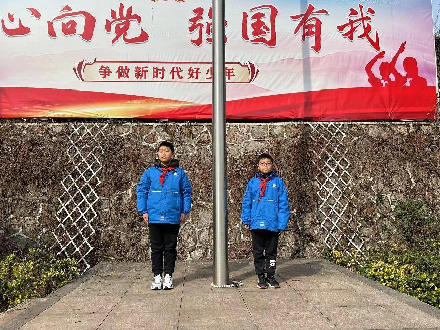 第二周升旗仪式新闻稿_html_m149d5f83.jpg