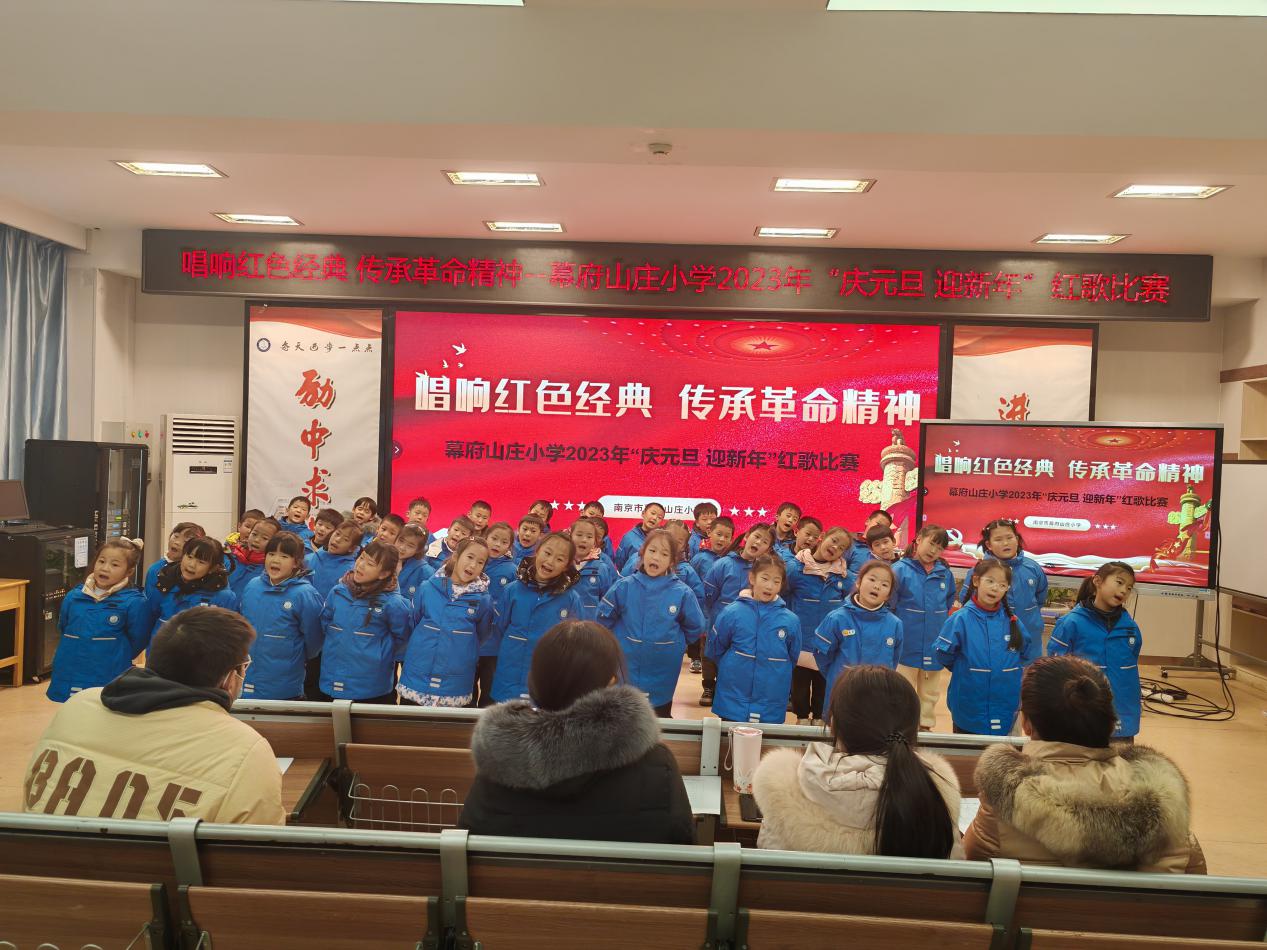 唱响红色经典 传承革命精神 红歌报道_html_2866bd8e.jpg