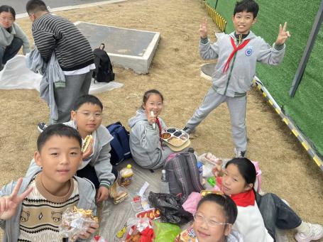 红山寻童趣 栖霞赏秋韵_html_61d76dde.jpg