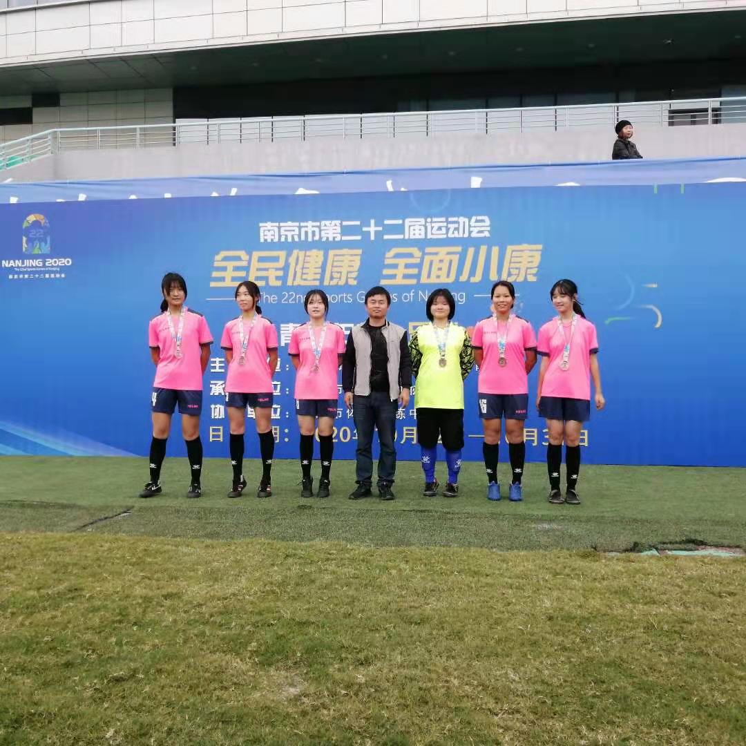 足球与学习并重_html_m4e6b63fb.jpg