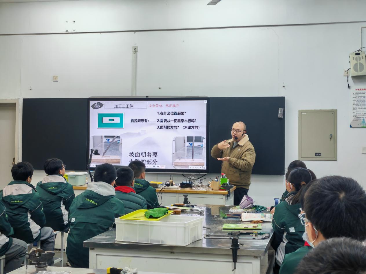 新建 DOCX 文档_html_641374f9.jpg