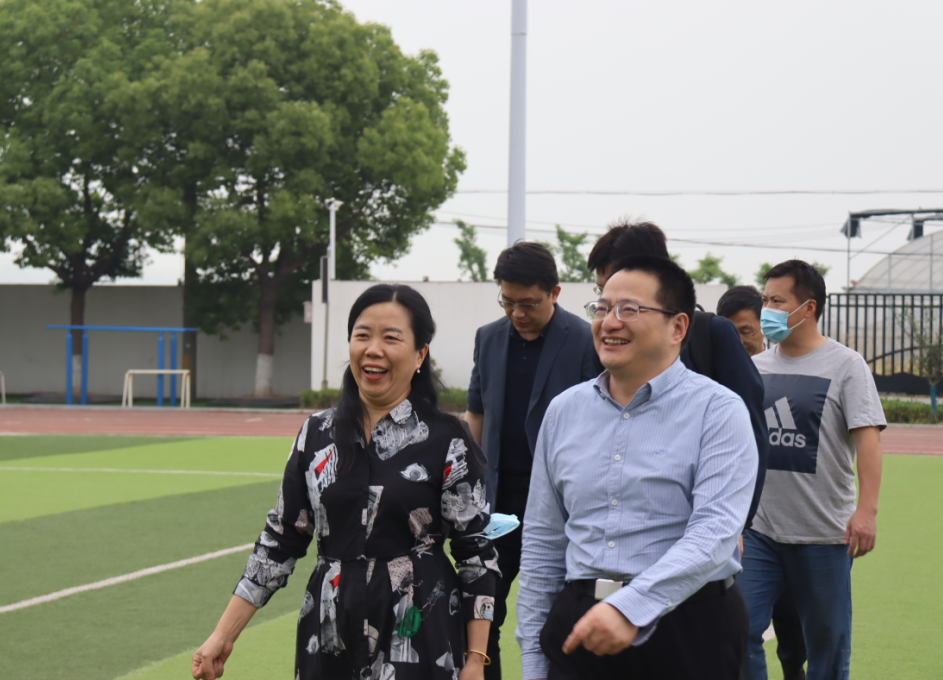 绿意盎然迎贵客 合作交流开新篇--5.19葛军校长参观实践基地_html_m283c687d.png