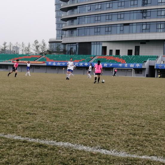 我校6名女生参加22届市运动会校园足球联赛_html_150819c3.jpg
