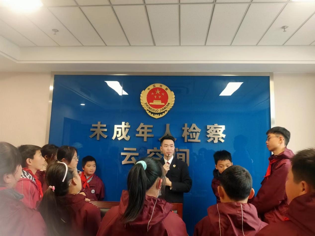 【行健中桥】法伴成长，精彩呈“宪”——2023年法治教育研学活动_html_7f1b1a05.jpg