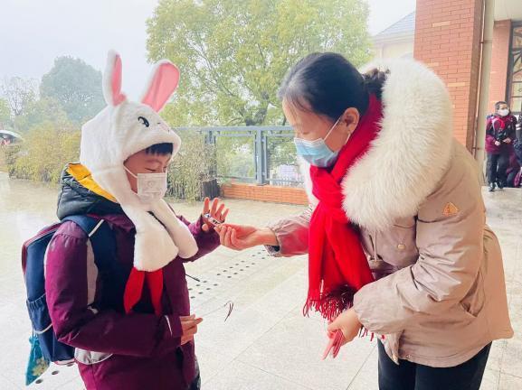 ”兔“故纳新,再出发——记南京市金陵小学2022——2023学年第二学期开学仪式_html_b317159.jpg