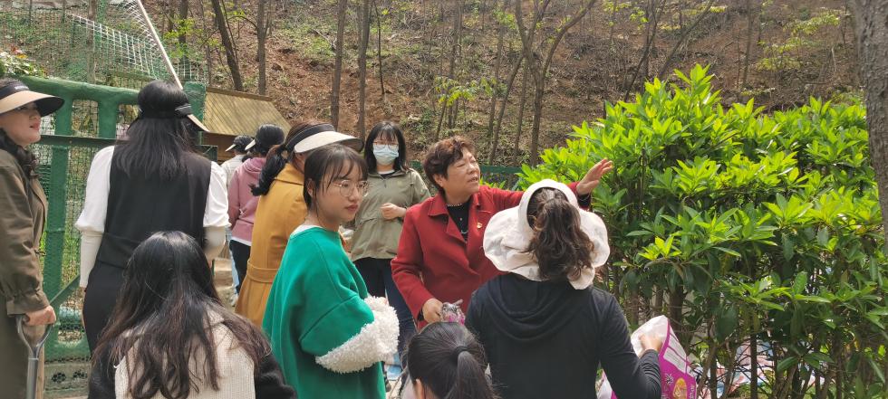 【石抱树·先锋行】南京市金陵小学和园校区三个党支部劳动教育主题党日_html_m6463f02.jpg