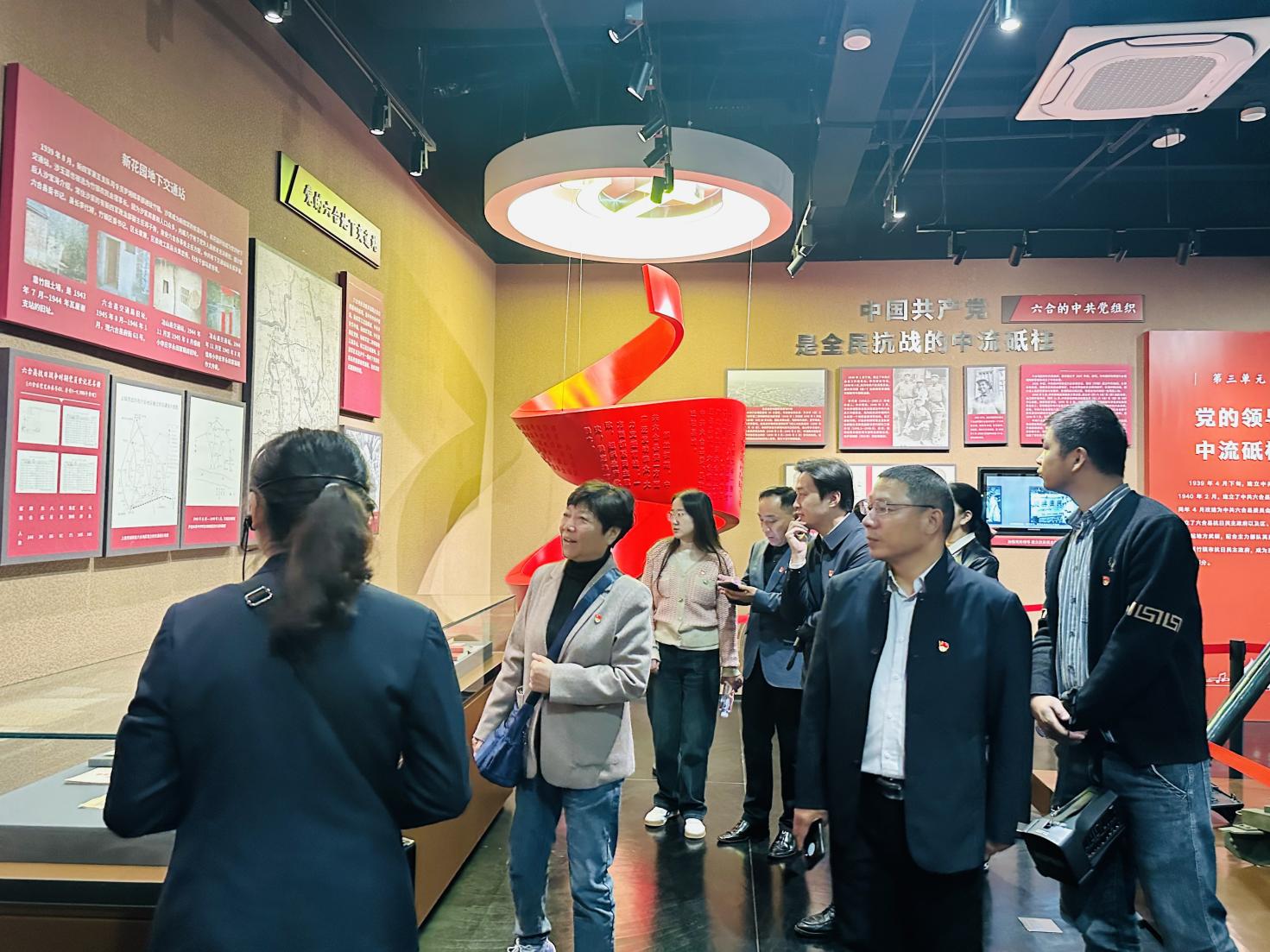 【石抱树·先锋行】追忆峥嵘岁月 赓续红色血脉——南京市金陵小学党委组织主题党日活动_html_2b6842aa.jpg