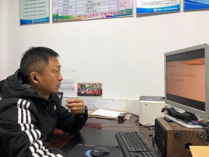 云端相聚齐抗疫，隔屏送暖待花开——华电中学召开线上家长会及线上心理课_html_1f77a5b7.jpg