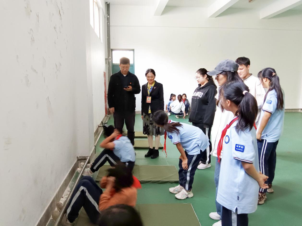 【尚真华电】南京市华电中学迎接“家校社协同育人”工作专项督导_html_m70b19c39.jpg