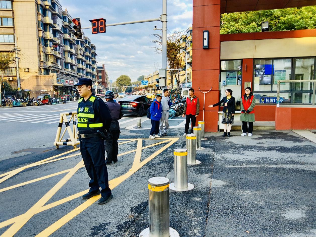 【尚真华电】南京市华电中学迎接“家校社协同育人”工作专项督导_html_17382b6d.jpg