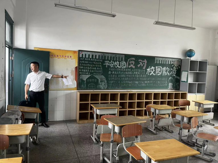 【尚真华电】硕果盈枝 收获成长——华电中学举办散学典礼_html_151f357a.png