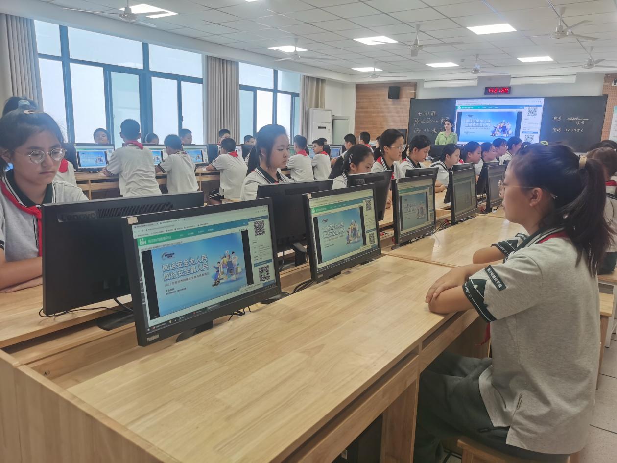 南师附中燕子矶新城学校初中部开展网络安全宣传周系列活动_html_m6b820feb.jpg