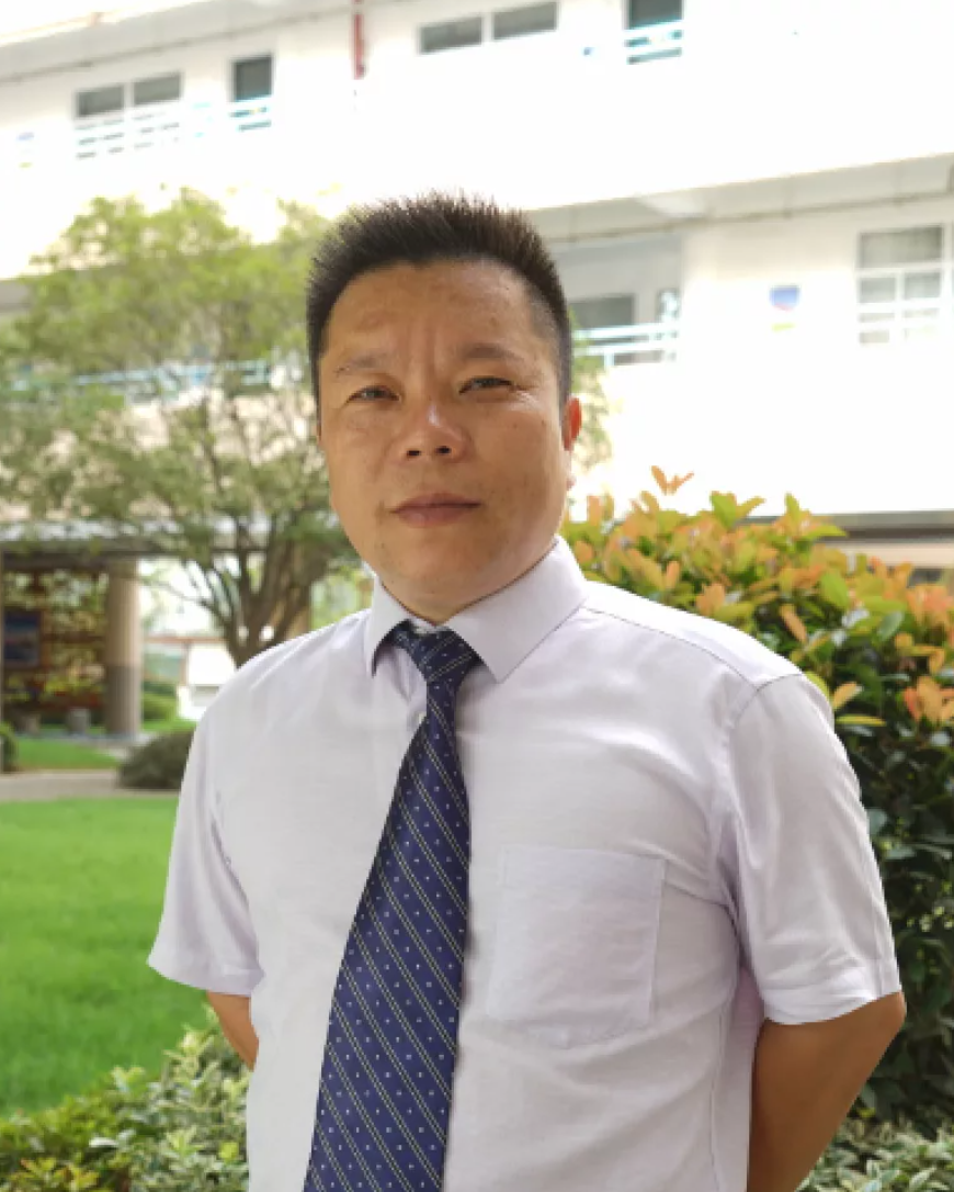 融教师智慧 汲奋进力量  ——“融进讲坛”第一期讲述者李洪政老师