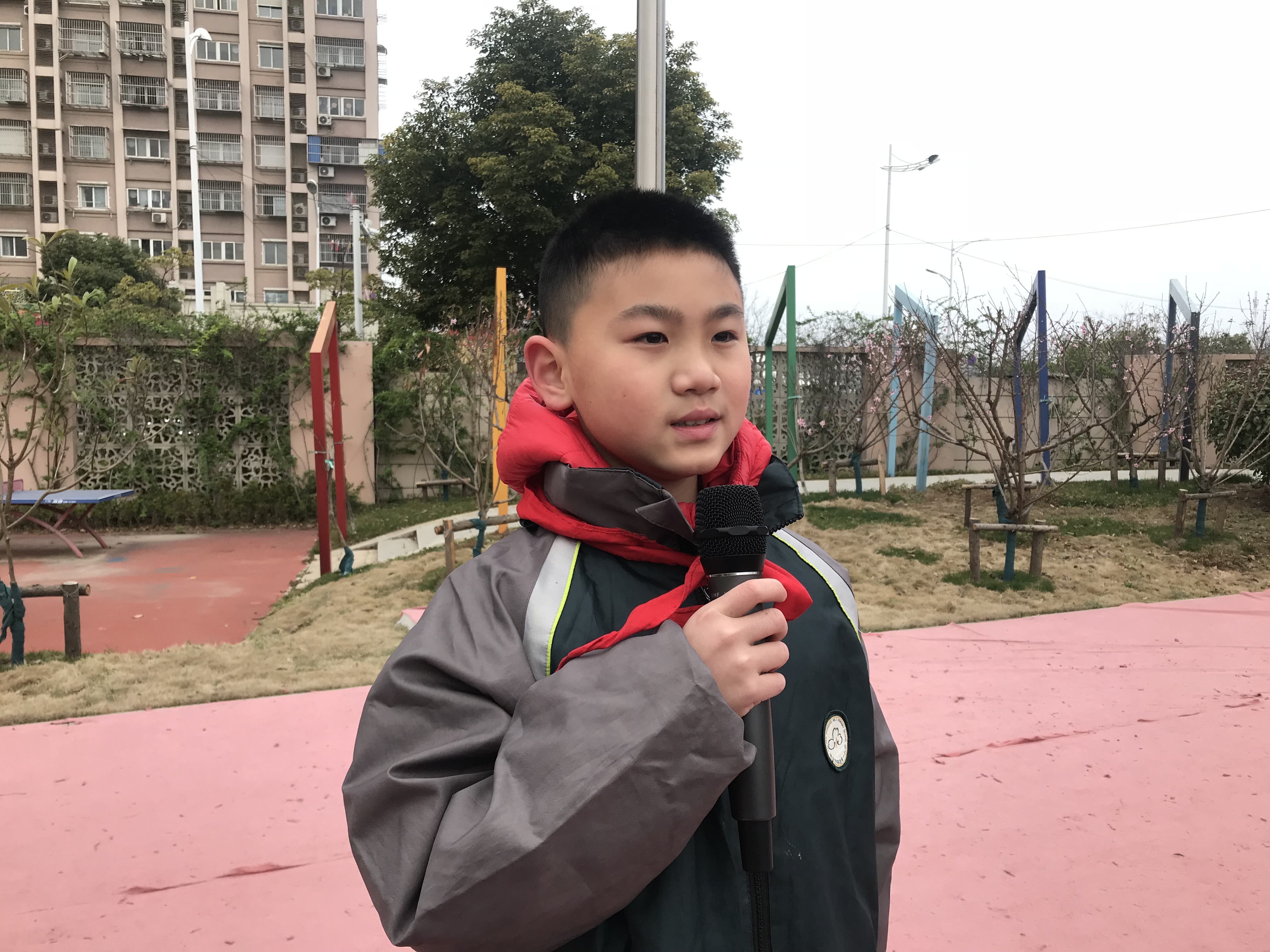 【花港一小】颁发流动红旗 传承文明风尚（四十九）