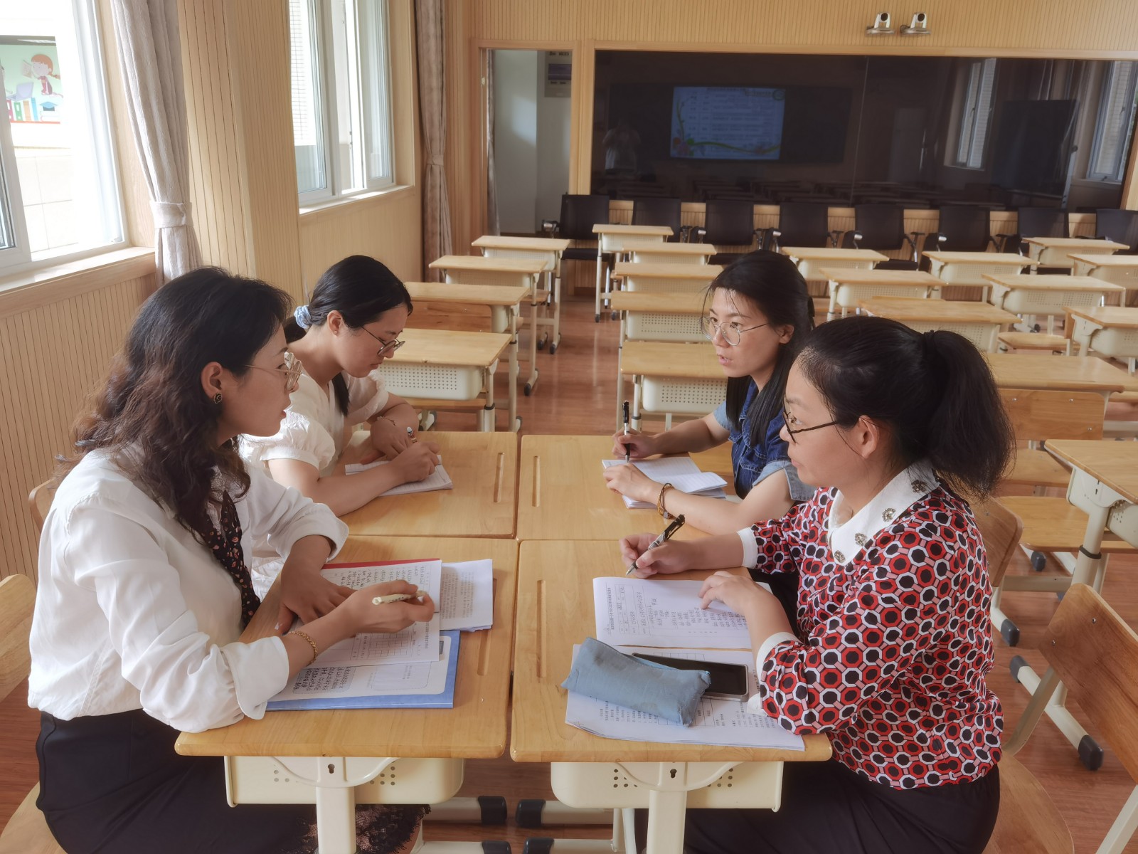 【花港一小】凝聚集体智慧 打造理想课堂 （九十八）