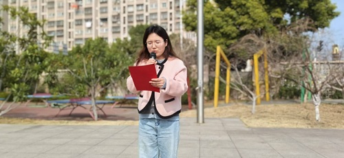 邱老师讲话.jpg
