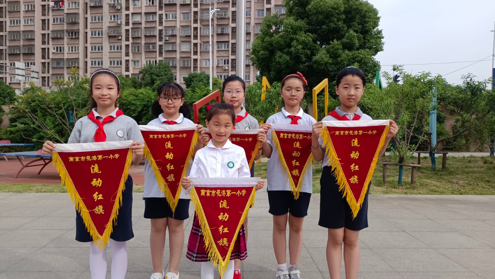 【花港一小】颁发流动红旗 传承文明风尚 （五十八）