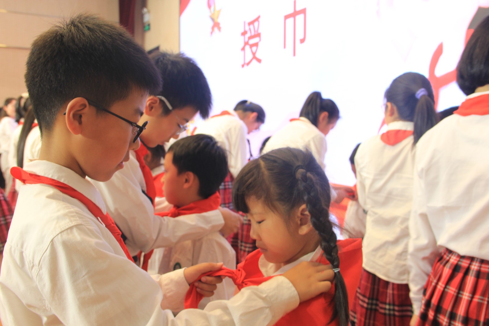 授红领巾 (3).JPG