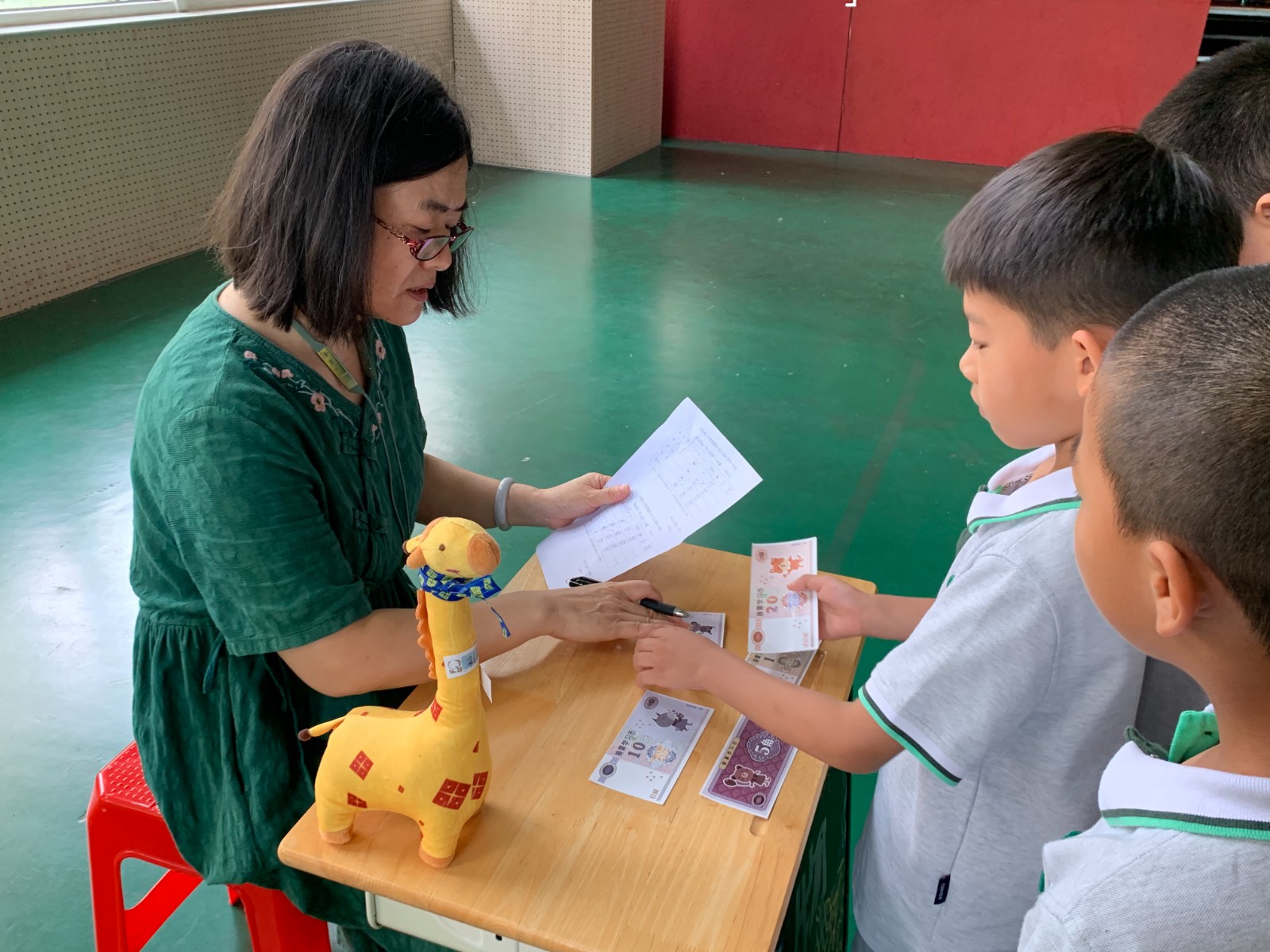 【花港一小】趣玩无“纸”境 五育促成长 ——记花港一小低年级无纸化测评活动