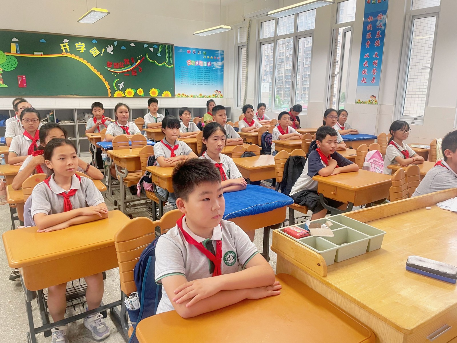 【花港一小】走啊，去旅行——花港一小第三周主题班会