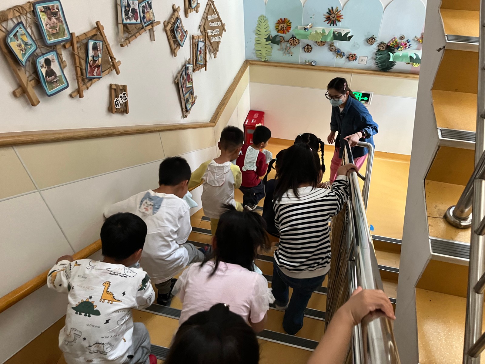 下楼梯.jpg