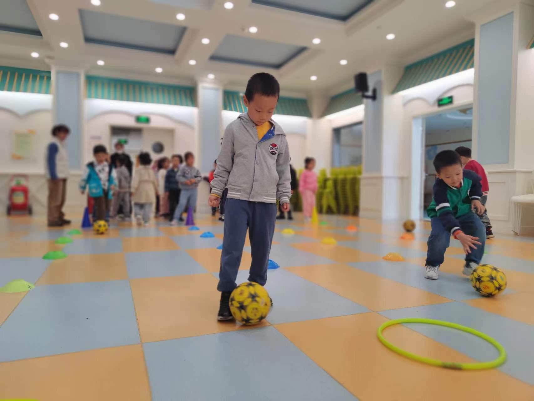 尧辰园每周足球活动掠影_html_235d2f09.jpg